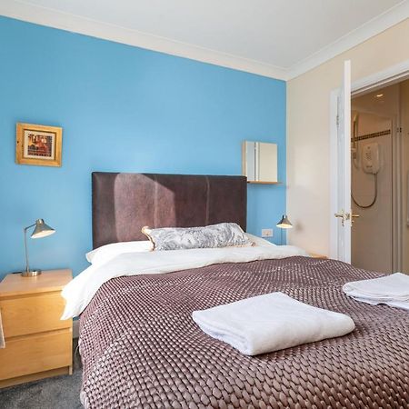 New Four Bedroom House - All Rooms Ensuite Stirling Esterno foto