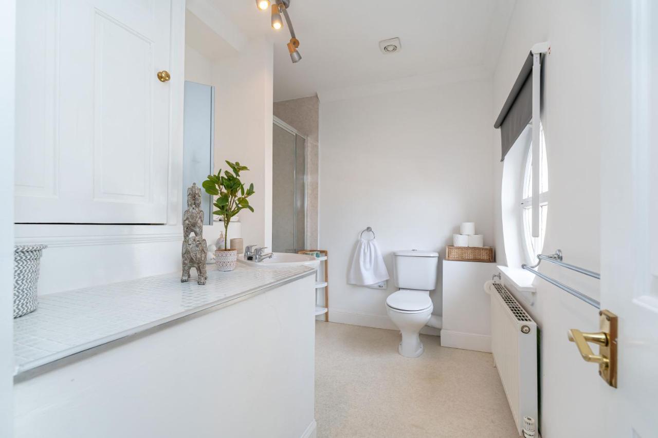 New Four Bedroom House - All Rooms Ensuite Stirling Esterno foto
