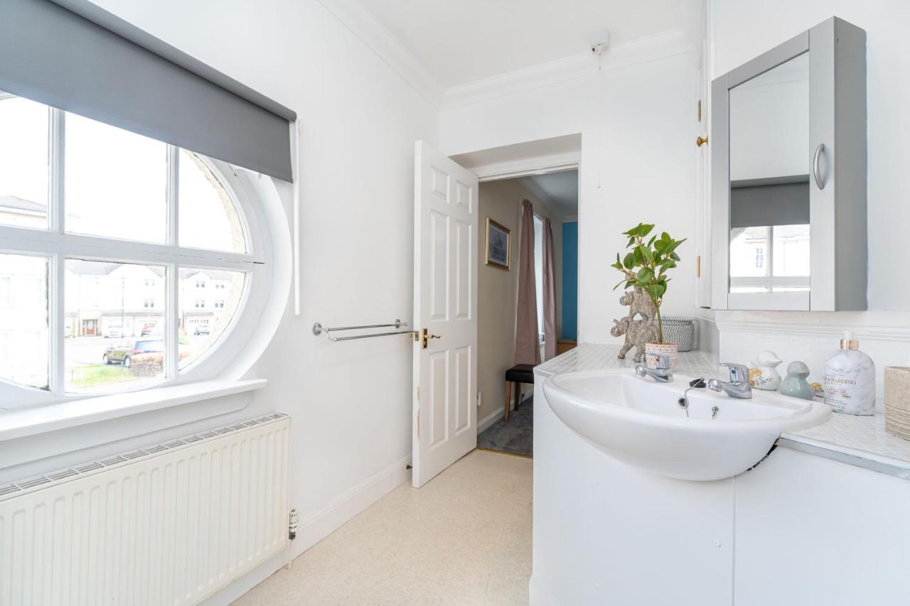New Four Bedroom House - All Rooms Ensuite Stirling Esterno foto