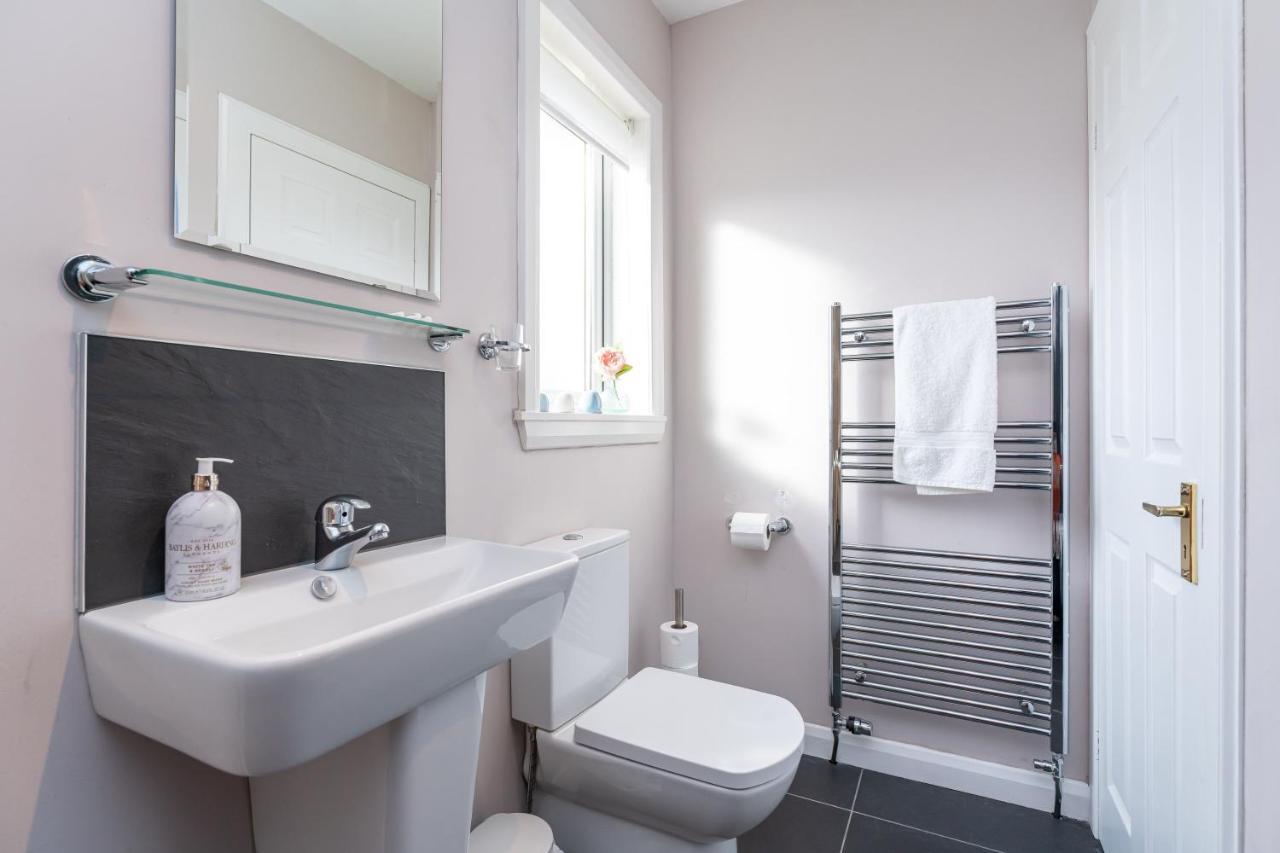 New Four Bedroom House - All Rooms Ensuite Stirling Esterno foto