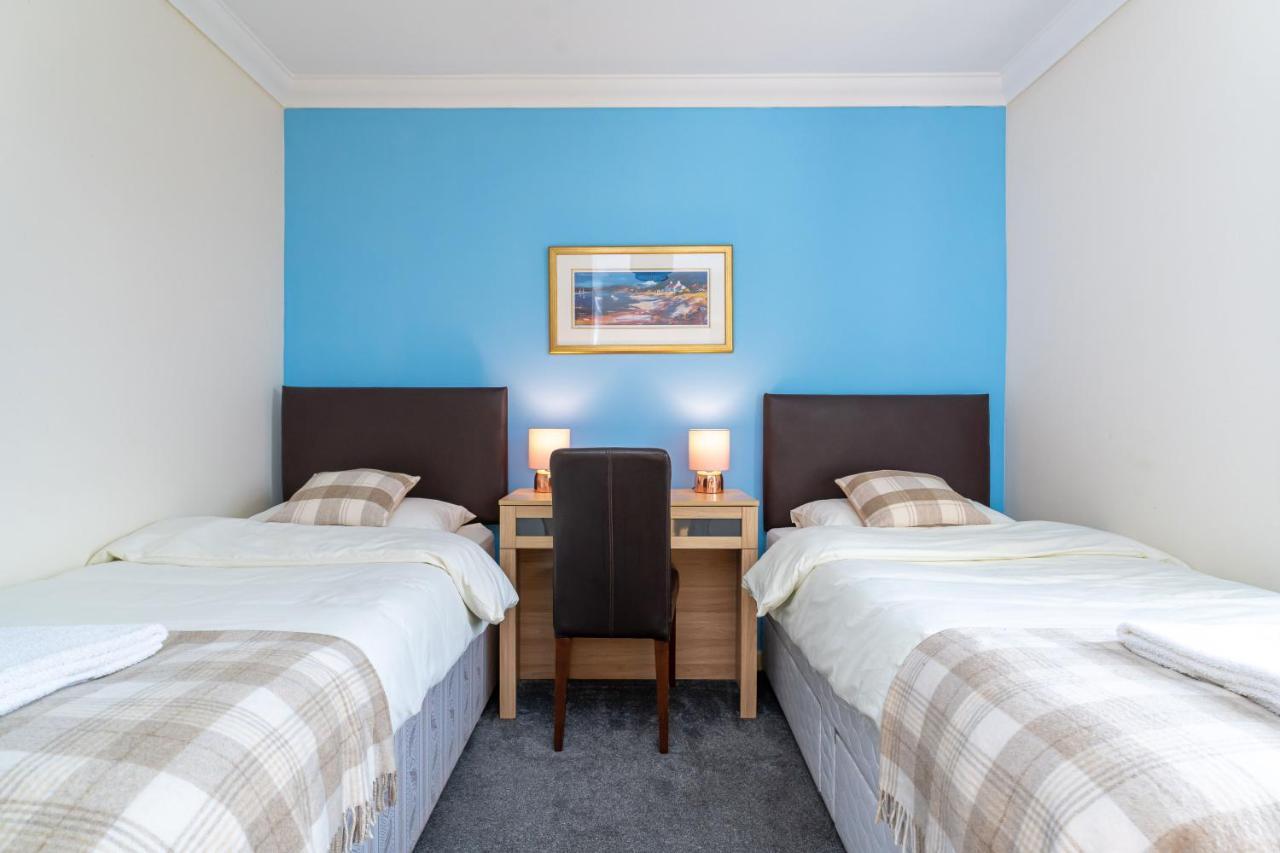 New Four Bedroom House - All Rooms Ensuite Stirling Esterno foto